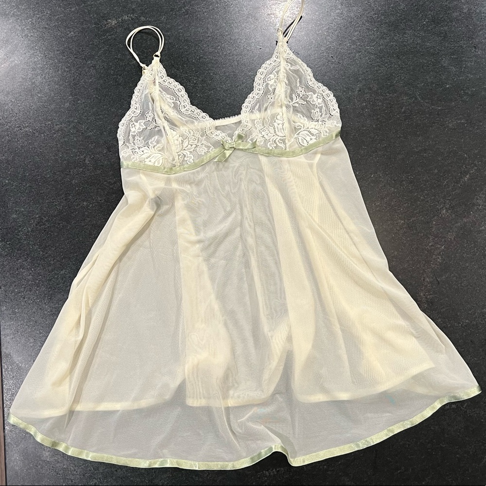 Elle Macpherson Intimates Chemise Size Large Cream and Green